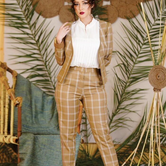 Busines suit with collared top